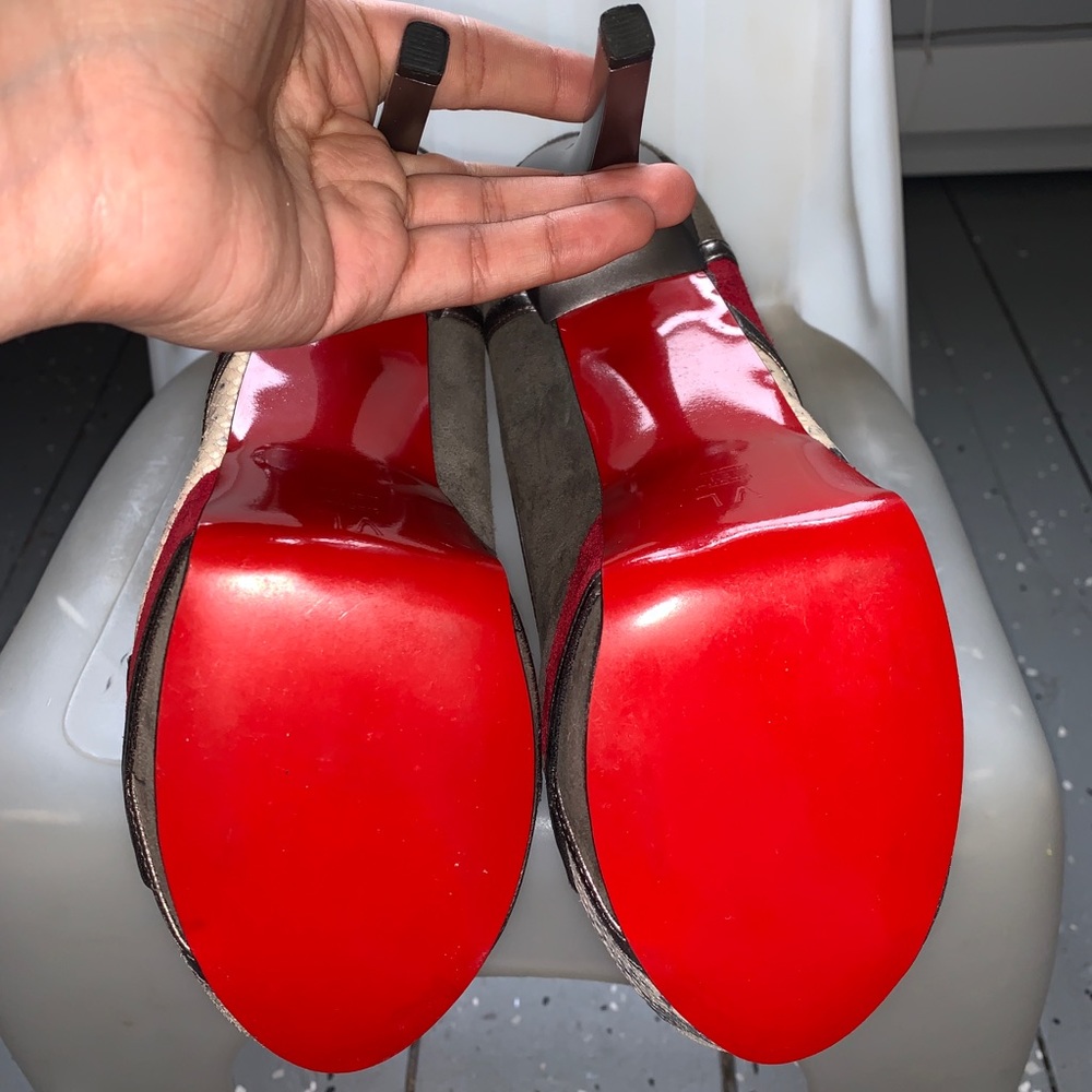 ✨Vialiberia pumps with red sole ✨👠